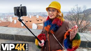 Problemy ze snem przed gorącym pieprzeniem z blond milfel