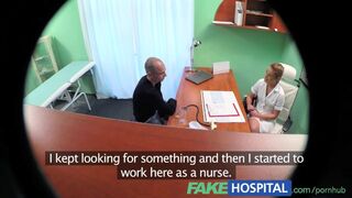 Gorąca pielęgniarka uwodzi i rucha się ze starym profesorem