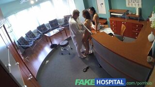 Anna Rose w szpitalu uwodzi pielęgniarkę i lubi swoją tonguepolizaną cipkę