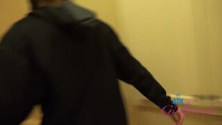 Cipka Aubry 'ego Babcocka jest polizana na stole zanim zostanie podana jak kutas
