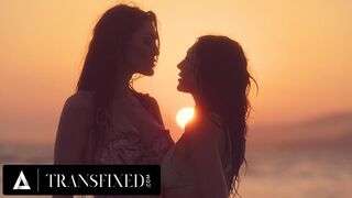 Po zmroku twarde Kurwa: Tori Easton okrutnie pieprzy Charlotte Sins lalka bikini