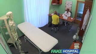 Lustrophobic blondynka rosyjski pacjent kocha piękną pielęgniarkę
