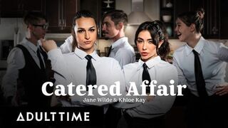Jane Wilde i Khloe Kay gorące kelnerki ruchane w pracy