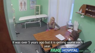 Sarlatan lekarz robi jej chudy blond cipki pracy gorąco