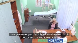 Blondynka z chorobą wirusową uwodzi lekarza w klinice