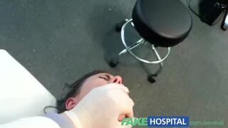 Fałszywy szpital: Leczenie seksualne sprawia, że wspaniały pacjent piersi ślini się z bólu