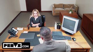 Gorąca MILF Wysysa dyrektora Cock z jej brudne dziury, aby uratować jej córki przyszłości ~ Free Full