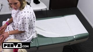 Mimi Monet jest wielkim uwodzicielem w biurze lekarza wielkiego fiuta