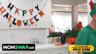 Sydney Paige i Mandy Rhea, dwie gorące macochy, Halloween, wybierz elegancki strój, by doprowadzić Berry McKeciner do szaleństwa