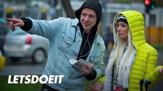 Francuska suka Jessie została zerżnięta przez cudzoziemca duży kutas