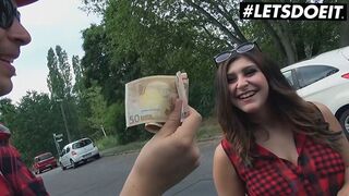 Busty niemiecki nastolatka płaci za dziki międzyrasowy samochód Kurwa