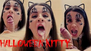 Hot teen cat połyka każdą ostatnią kroplę