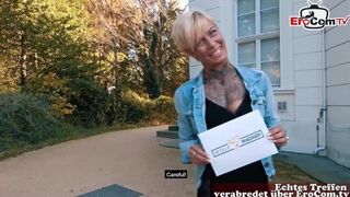 Cienki niemiecki blondynka nastolatek dostaje śniadanie data nieoczekiwany fuck