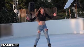 Jessie Wylde śledzi sztukę publicznych obciąganie