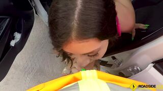 Natalie Brooks ciasna cipka zostaje zerżnięta na publicznej drodze