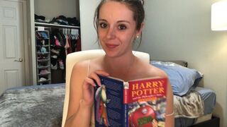 Histeryczny Harry Potter czyta wibrujące protezy