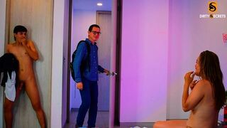 Lil Timmy przyłapuje Hannah Miller na zdradzie i rucha go, żeby dać mu gorącą lekcję