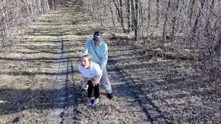 Wycieczka z dronem i brudnym prysznicem po