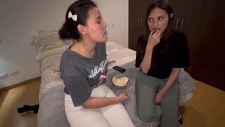Moja matka-in-law zerżnęła mnie ponownie oglądając film