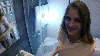 Szybkie pieprzenie się z moją przyrodnią siostrą - Mam nadzieję, że nasi rodzice nie słyszą