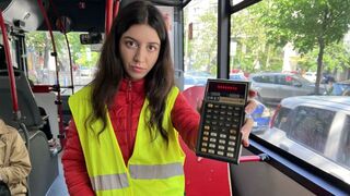 Kierowca autobusu złapał oszukanych pasażerów i zerżnął go z jego gustem w wytrysk