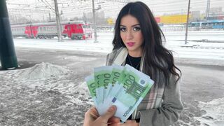 Uwodzenie pociągu: zapraszamy dziewczynę do odlewania bezpośrednio w szafie