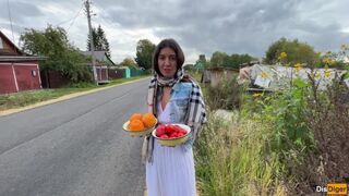Poprosiłem rolnika, by pokazał mi, jak pielęgnuje owoce i warzywa