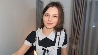 Ładna pokojówka zostaje zerżnięta po sprzątaniu i zostaje związana twarzą