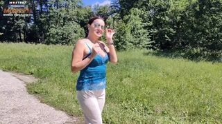 Gorąca matka mojego przyjaciela uwiodła mnie dla twardego, długiego seksu