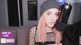Gia Baker mówi do ciebie sprośnie w mikrofonie