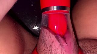 Intensywne orgazmy z ekstremalnym ssaniem z pudłem miodu