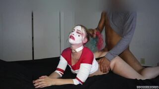 Harley Quinn ssie wielkiego kutasa mocno i jeździ nim, aż jest zadowolony w wersji nocnej