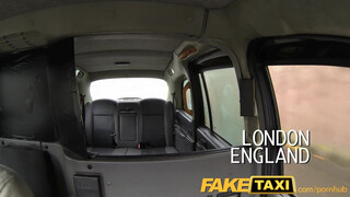 FakeTaxi - lokalny tancerz z baru