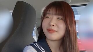 Kasumi-chan, gorąca reporterka w samochodzie ssie i bije kutasa