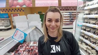 Poznałam go na zakupach, jest do bani w publicznym WC, i połyka gigantyczny odbyt