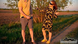 Pretty sari bhabhi poprosił o wskazówki od nieznajomego desi, i zerżnął go mocno w purpurowy zachód słońca