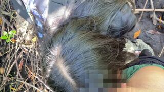 Ryzykowne publiczne pieprzenie i flaki na poboczu drogi