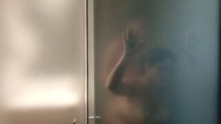Prawdziwe Amatorskie ruchanka w łazience z wielkim-ass nastolatkiem