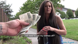 Public Agent - Lara Fox daje się wyruchać za pieniądze