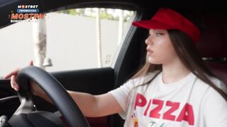 Pieprzyłam się z dziewczyną od pizzy za spóźnienie, i nagradzałam jej cipkę wielkim smakiem