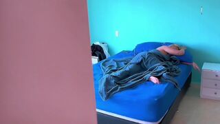Niespodzianka 18-te urodziny budzenie telefon dla mojej przyrodniej siostry, moja mama przyłapała mnie na rżnięciu jej wielkiego tyłka i jej ciasnej cipki. Część 1