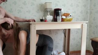 Obciągnął mi pod stołem