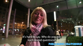 PublicAgent - blondynka poderwana na stacji benzynowej