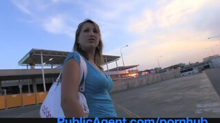 PublicAgent - biedna dziewczyna naprawdę myśli, że może być modelką