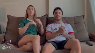 Założę się, że moja przyrodnia siostra cheerleaderka z Palmeiras na swoim zwycięstwie flamengo i zerżnęła swoją wielką blondynkę w finale Copa Libertadores