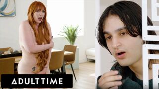 Gorące momenty na Avel Time: Red MILF macocha nago joga i uwodzenie