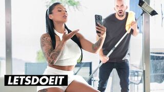 Gorąca Latina MILF Mariana Martix Hard fucked by the Assistant on the LetsDoelt Channel