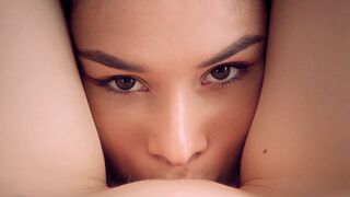 Gorące lesbijskie chwile na kanale Wow Girls - lizanie dwie gorące dziewczyny cipki