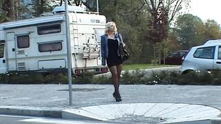 Blondynki mamuśki z duże cycki w czarne pończochy twarde przejebane