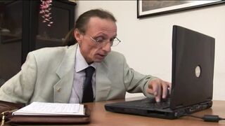 Sekretarz Slutty MILF ssie swojego brudnego szefa